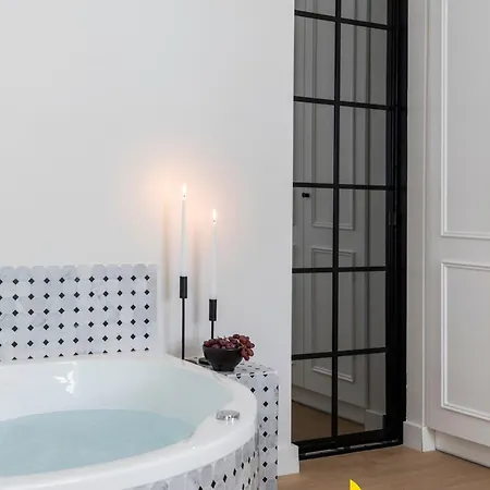 Apartment Athenian Elegance, Ensuite Whirlpool & Fireplace Near Acropolis