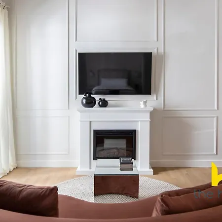 Athenian Elegance, Ensuite Whirlpool & Fireplace Near Acropolis *