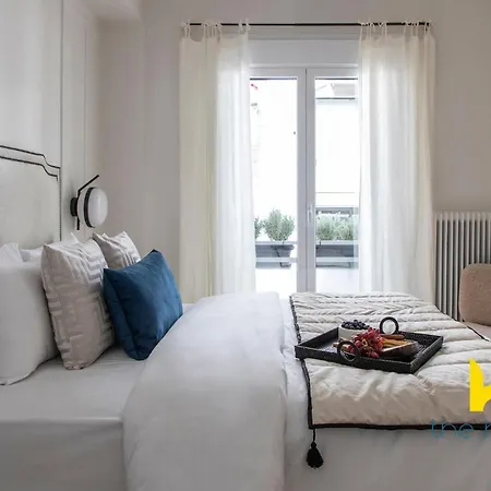 Apartment Athenian Elegance, Ensuite Whirlpool & Fireplace Near Acropolis Athens