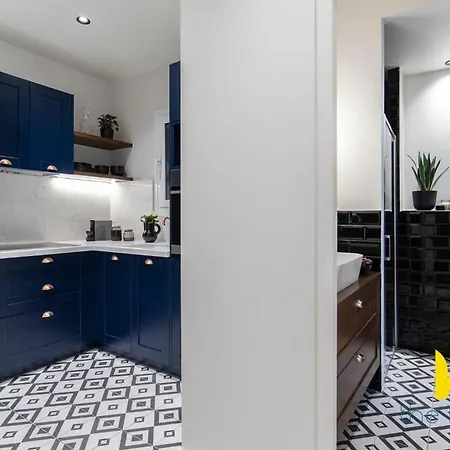 Apartment Athenian Elegance, Ensuite Whirlpool & Fireplace Near Acropolis