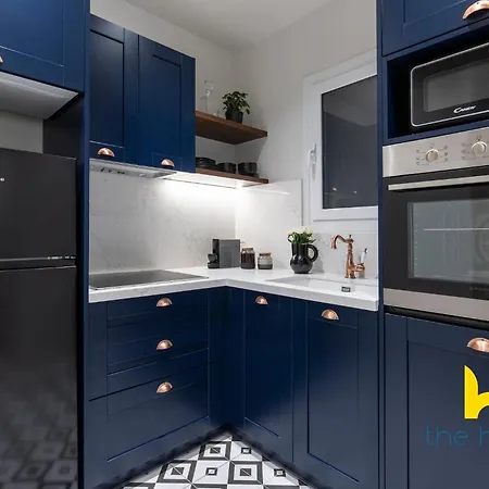 Athenian Elegance, Ensuite Whirlpool & Fireplace Near Acropolis *