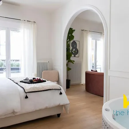 Athenian Elegance, Ensuite Whirlpool & Fireplace Near Acropolis * Athens